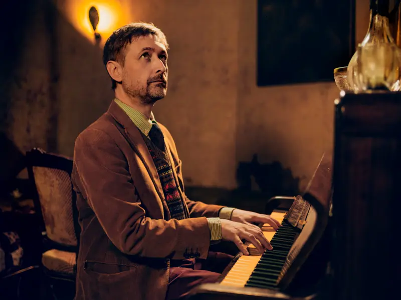 Un cocktail divino servido en Barcelona de la mano de Neil Hannon