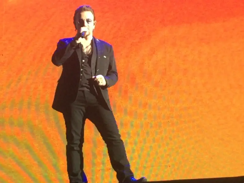 U2 abraza la redención: "Easter Lily", un refugio de esperanza en el Viernes Santo